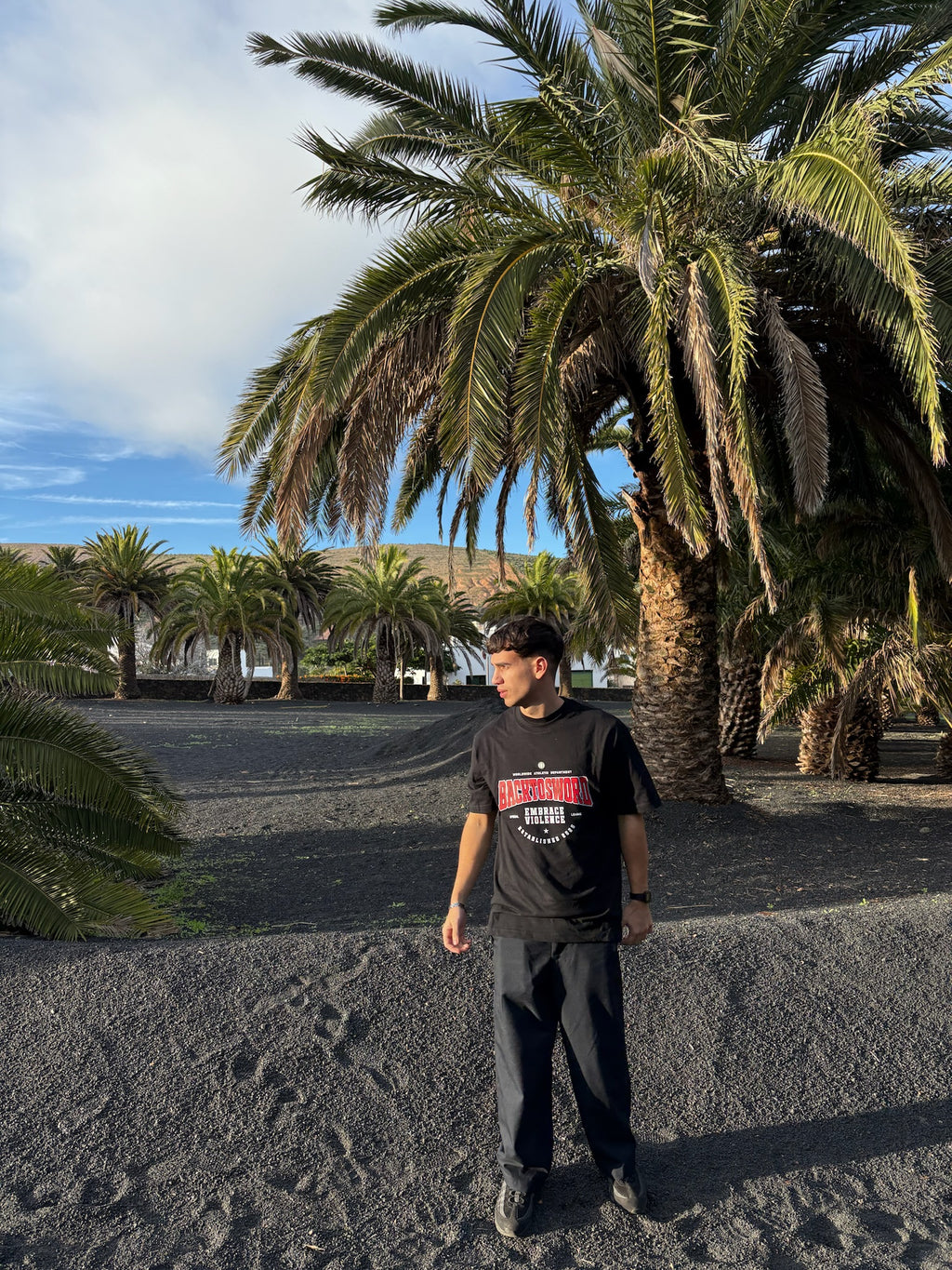 CAMISETA MANGA CORTA NEGRA HUSTLE HARDER | DROP 01 - EMBRACE VIOLENCE